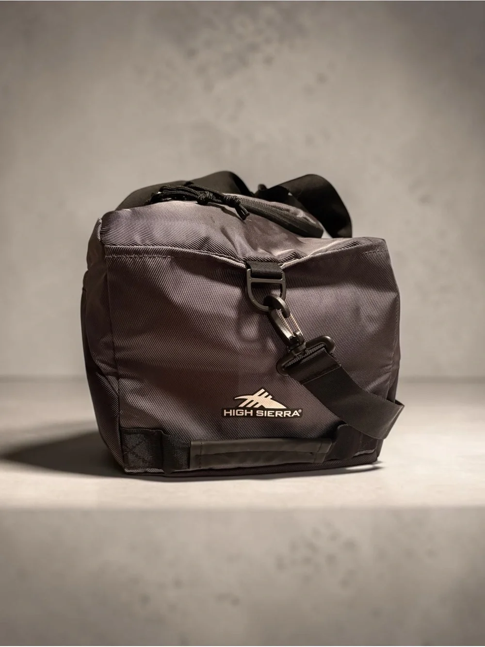 🌊High Sierra Duffel Bag - Versatile Travel & Gym Carry